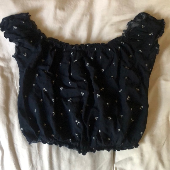 Brandy Melville Blouse - Picture 2 of 3